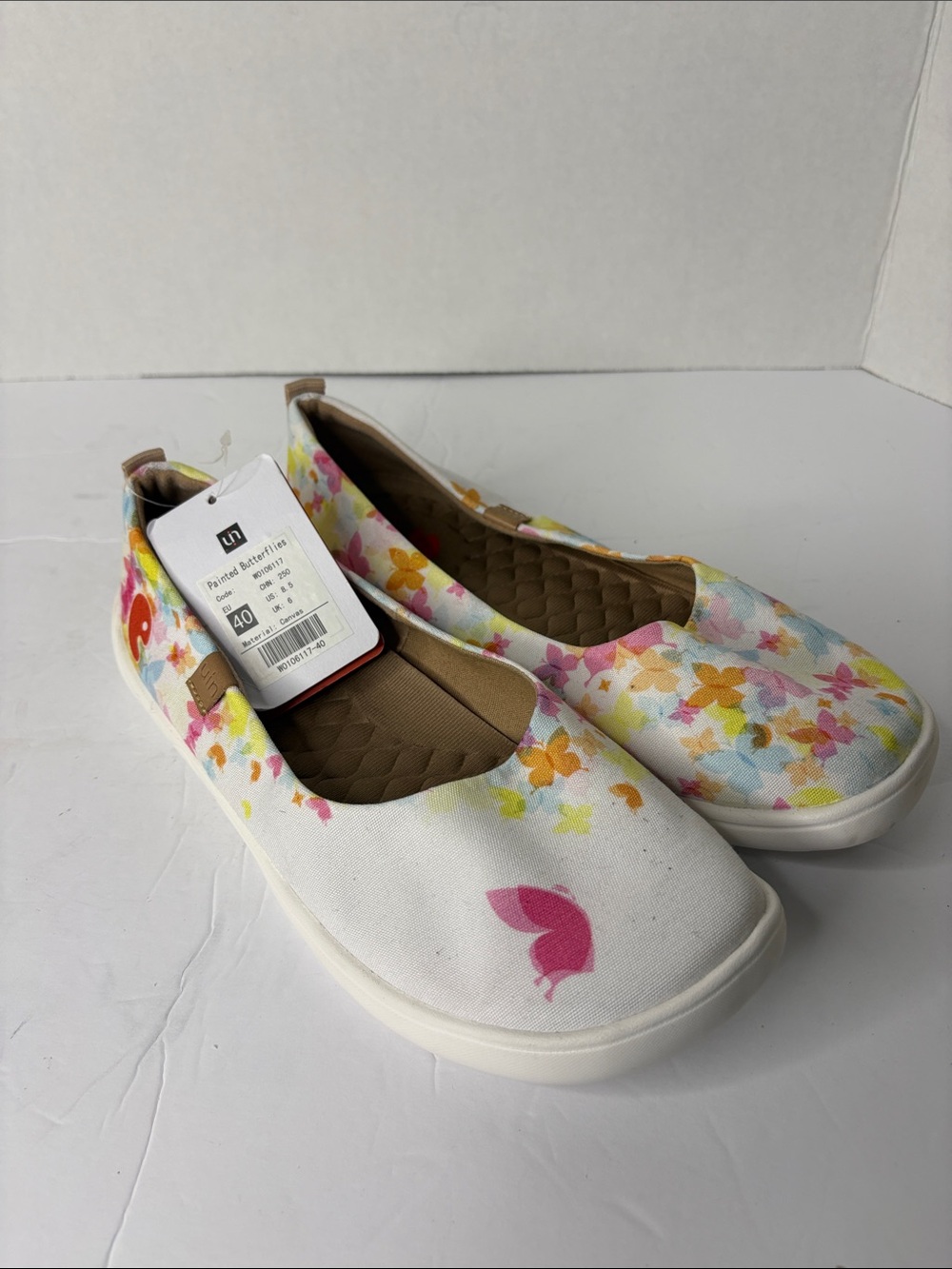 Uin NWT Painted Butterflies Made in Spain Art Painted Flats